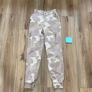 Hollister high rise camo pants